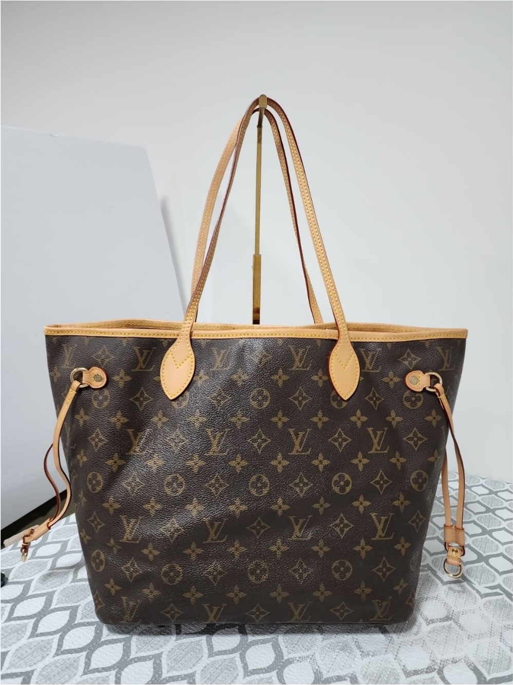 Louis Vuitton Monogram Canvas Tote with Natural Trim - Picture 3 of 15